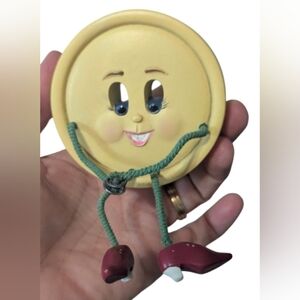 WMG Anthropomorphic Shelf Sitters Button With Metal Snap Hands 2006